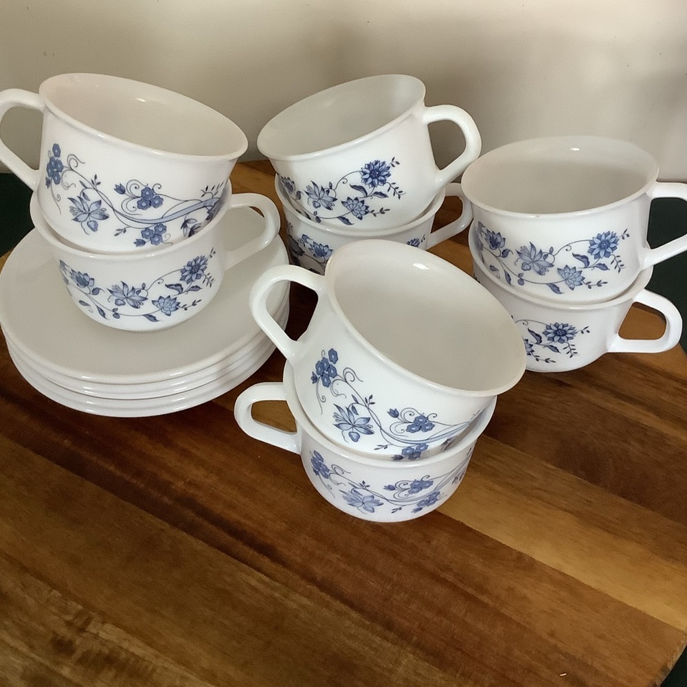 Lot of Vintage 70s Arcopal France "ASTER" Blue Floral Tea Cups & Saucers Set - Picture 8 of 16